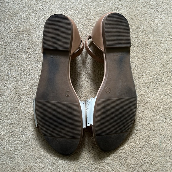 Old Navy White and Tan Lace Summer Open-Toe Flats - Picture 3 of 6